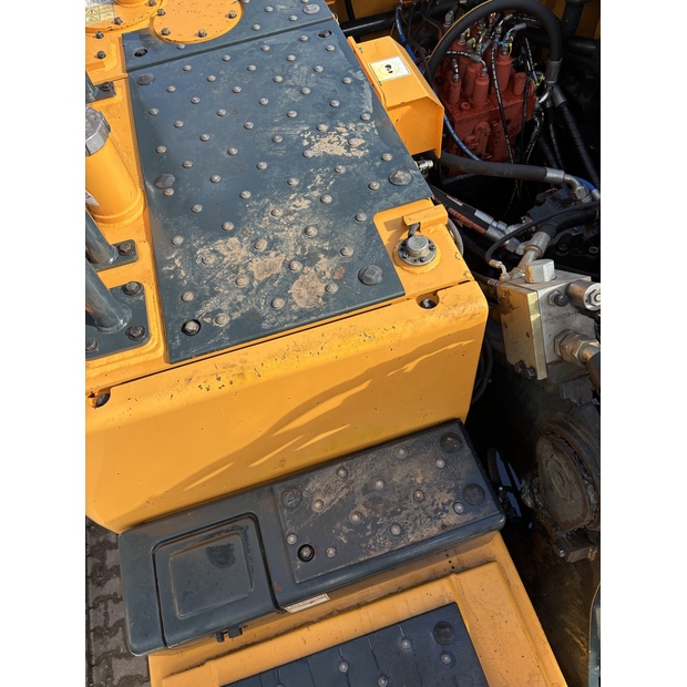 2017 Hyundai HX330NL-39974525