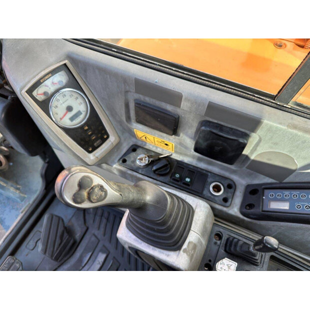 2017 Hyundai R60VS-40040829