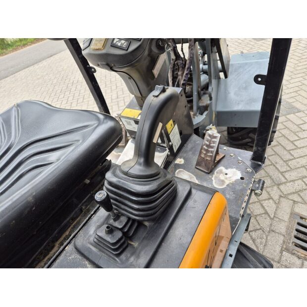 2012 GiANT-40075775