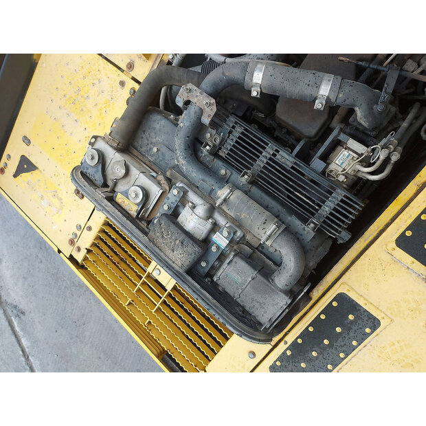 2012 كوماتسو PC240LC-8-40120029