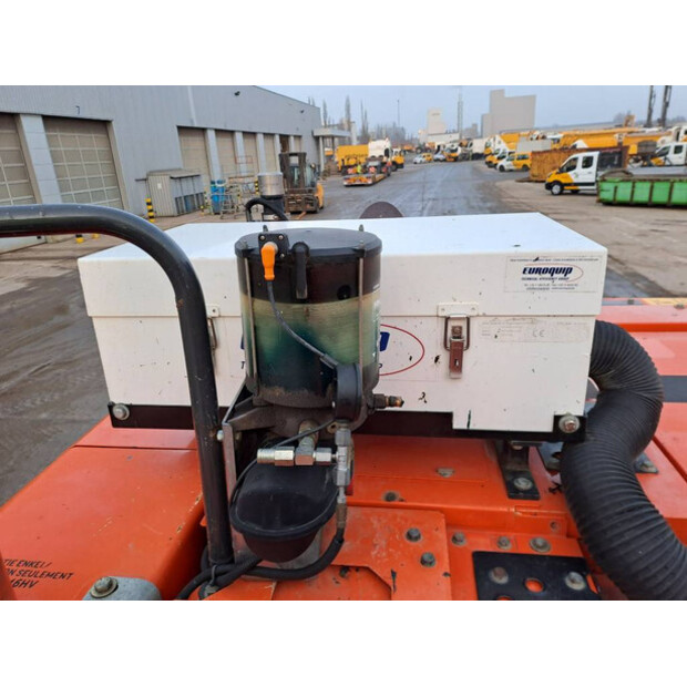 2016 Hitachi ZX225USLC-5B-40136422