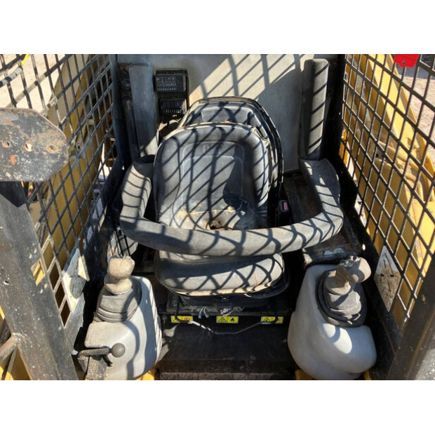 2011 Caterpillar 259B-40137988