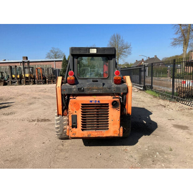 2003 فيات كوبيلكو SL40B-40138190