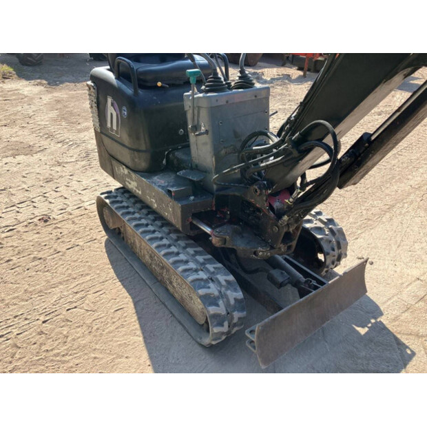 2002 تاكوتشي TB108-40141448