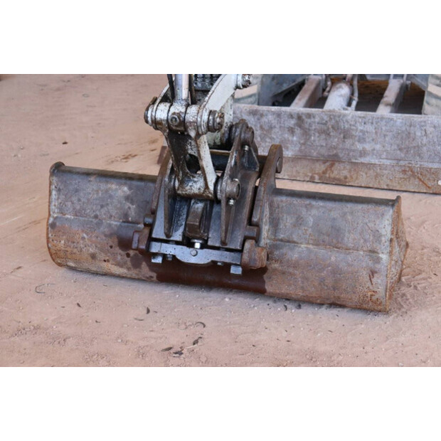2016 TAKEUCHI TB235-40180618