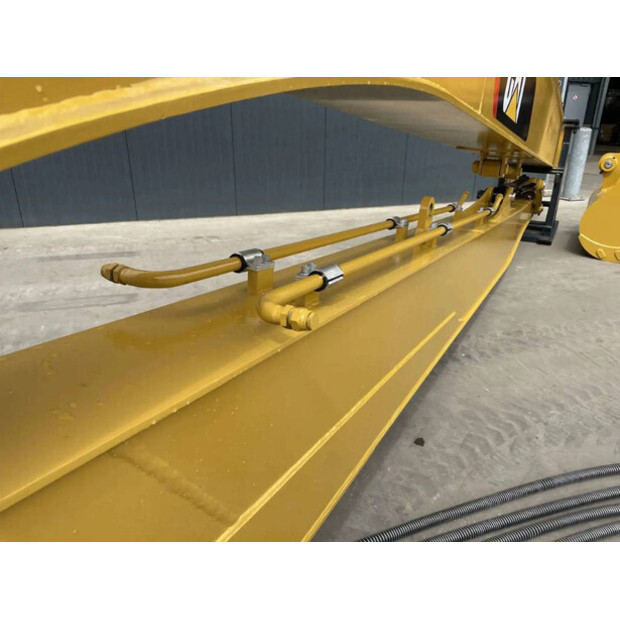 2025 Caterpillar 323 NG-40180920