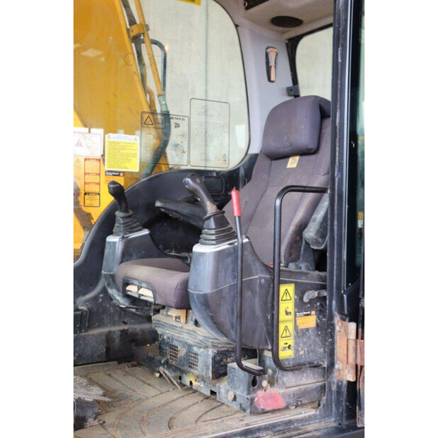 2016 JCB JS131LC-40187437