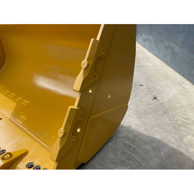 2025 Caterpillar 988K-40192325