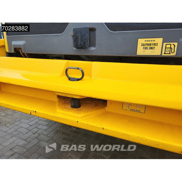 2015 فولفو L150H-40209716