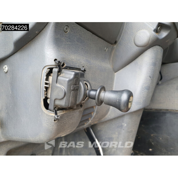 2003 Scania P94-40210570