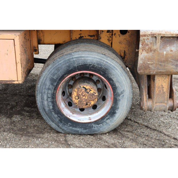 CASE 688B-P-40232095