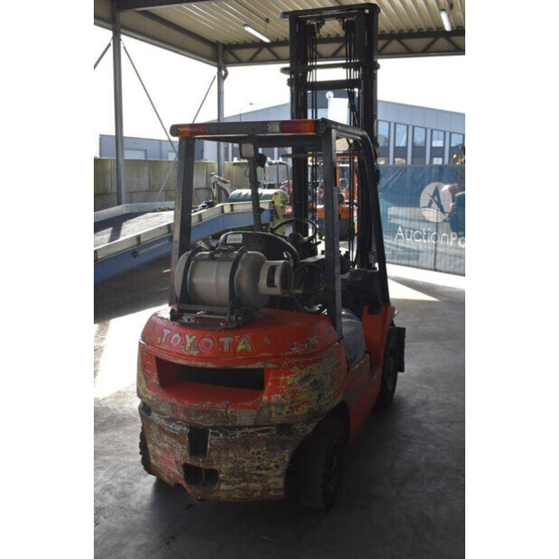 2011 Toyota 42-7FGF25-40232145