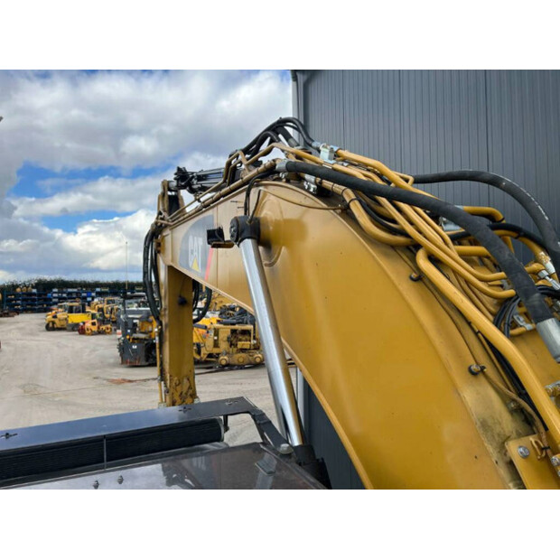 2018 Caterpillar 325FLCR-40261466