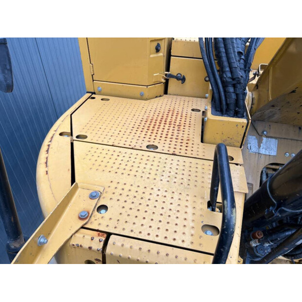 2018 Caterpillar 325FLCR-40261498