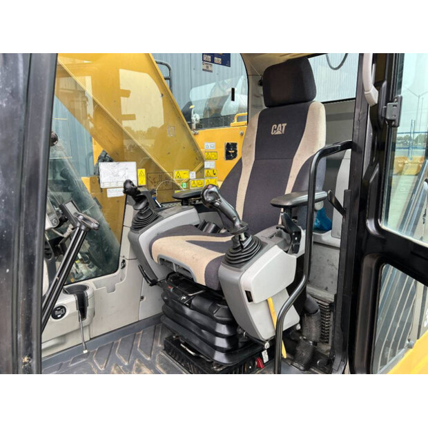 2018 Caterpillar 325FLCR-40261517