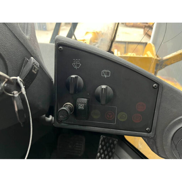2000 كاتربيلر 938G-40264524