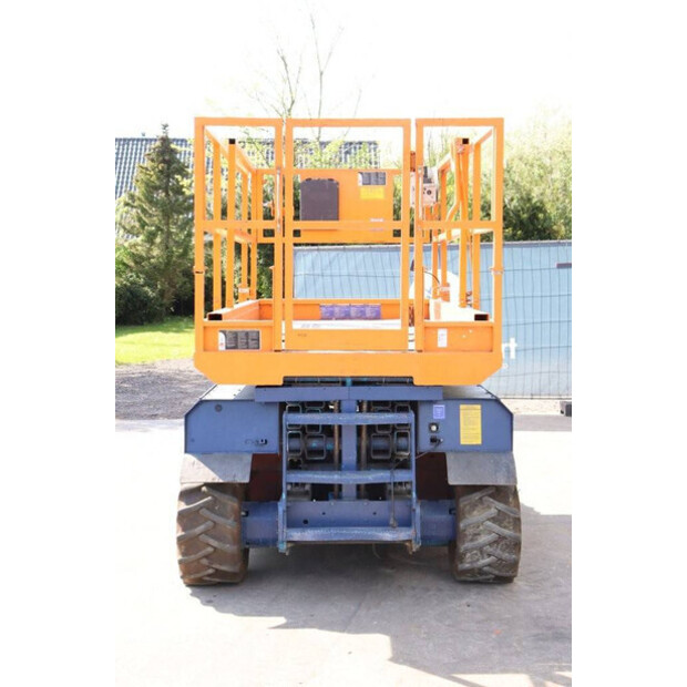 2001 Genie GS2668-40322677