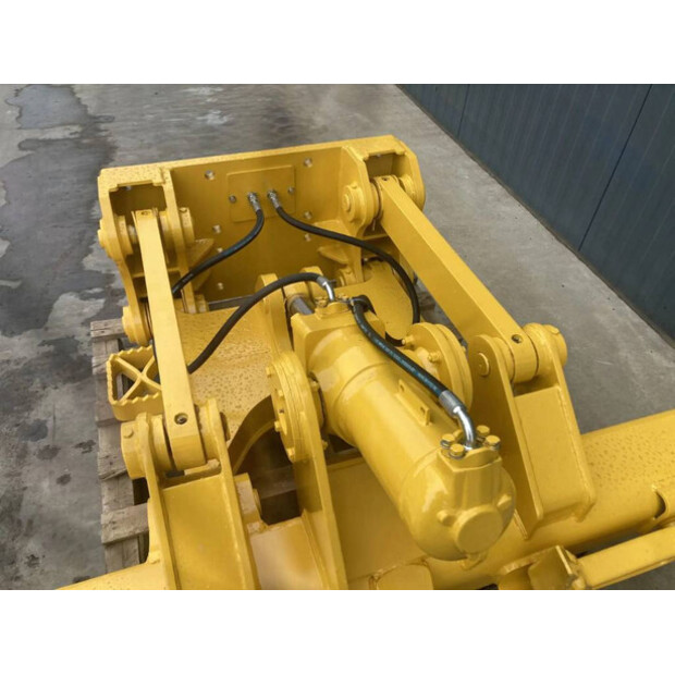 2024 كوماتسو D41-40325674