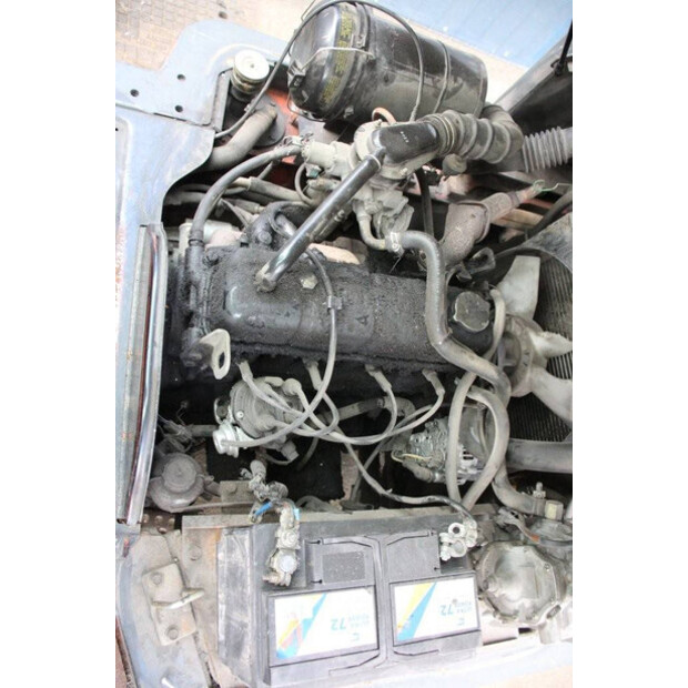 2004 نيسان UD02A20PQ-40326067