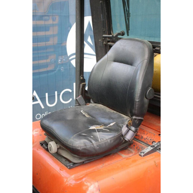 2004 نيسان UD02A20PQ-40326081