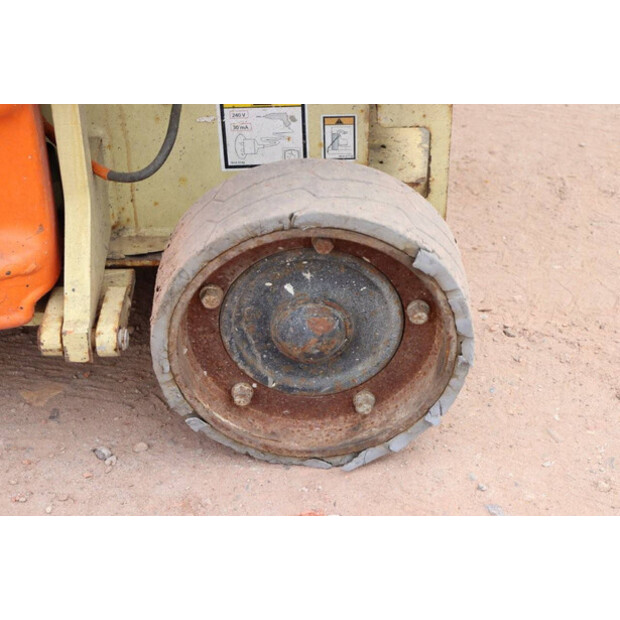 2008 جيه ال جي 1930ES-40326449
