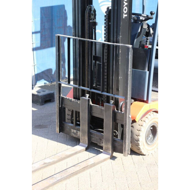 تويوتا Tonero 15-40326779