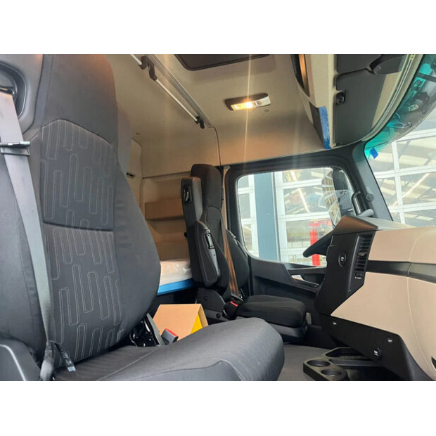 2025 Mercedes-Benz Actros 2045-40417272