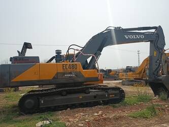 صورة ل معدات البناء 2023 فولفو EC480DL