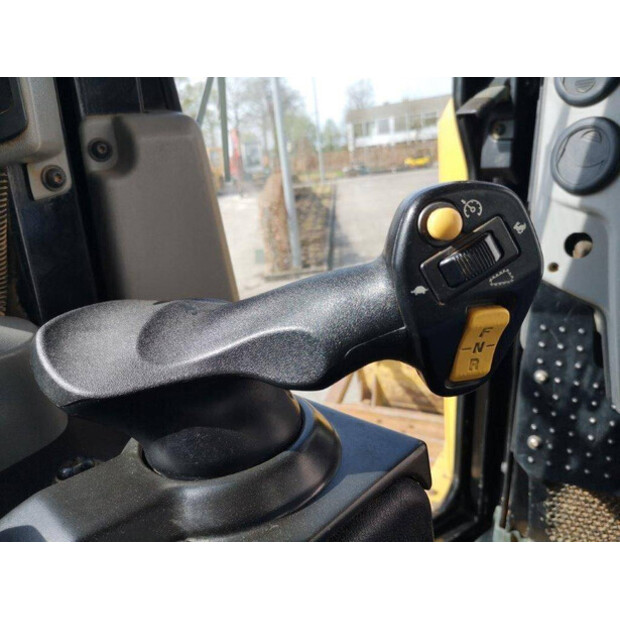 2015 Caterpillar D6T LGP-40504481