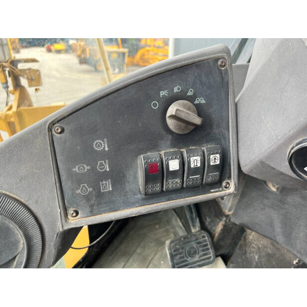 2002 كاتربيلر 938G-40555836