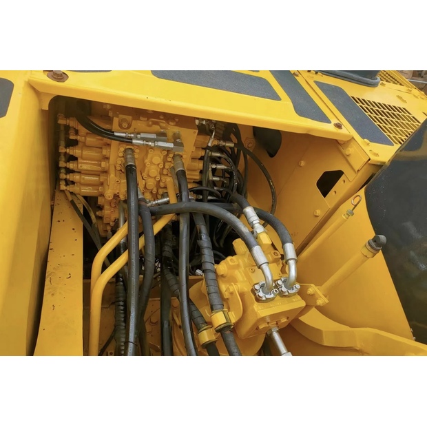2023 Komatsu PC220-7-40556563