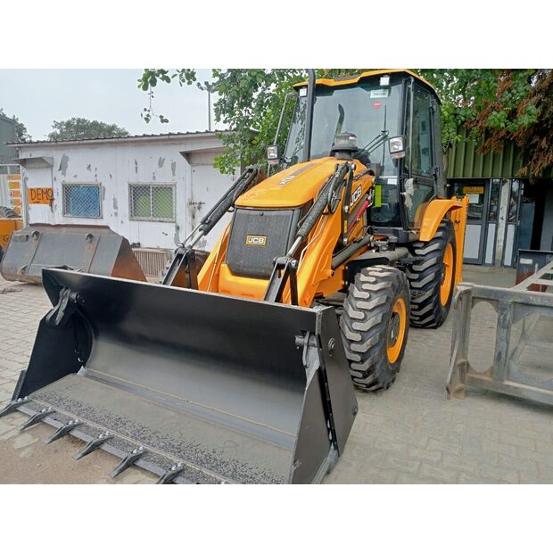 2025 جيه سي بي 3CX-40586123