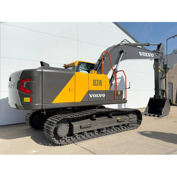 2025 Volvo EC220D-40596330