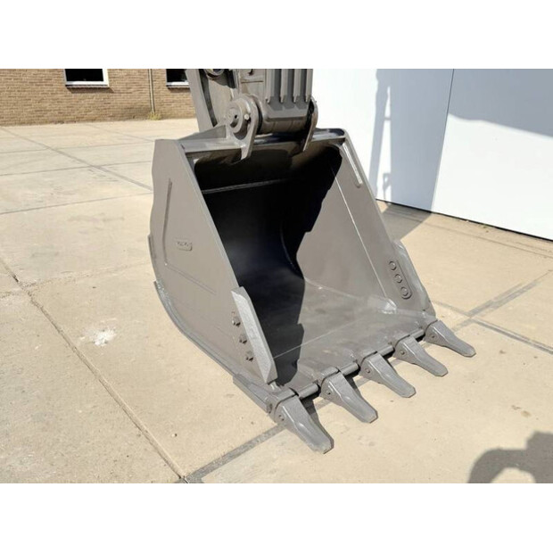 2025 Volvo EC220D-40596338