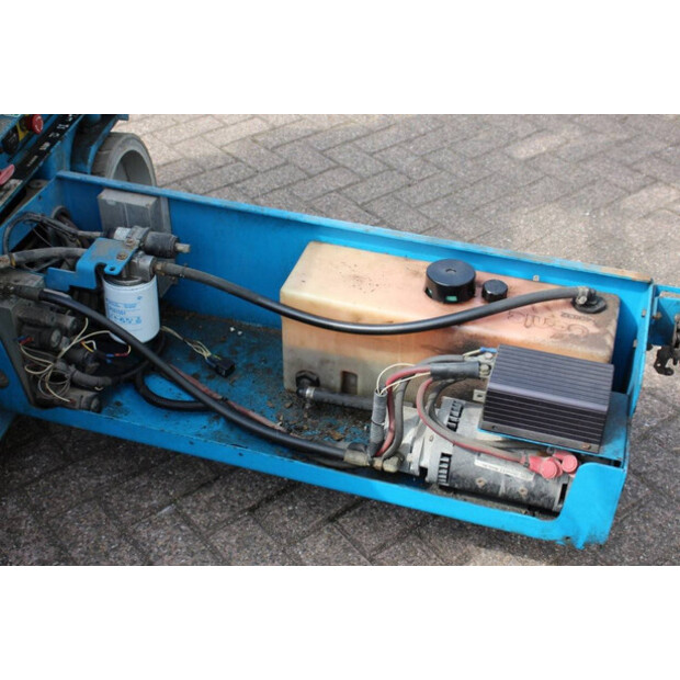 2001 Genie GS-2032-40596483