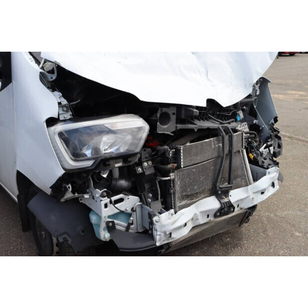 2020 Renault Master-40597690