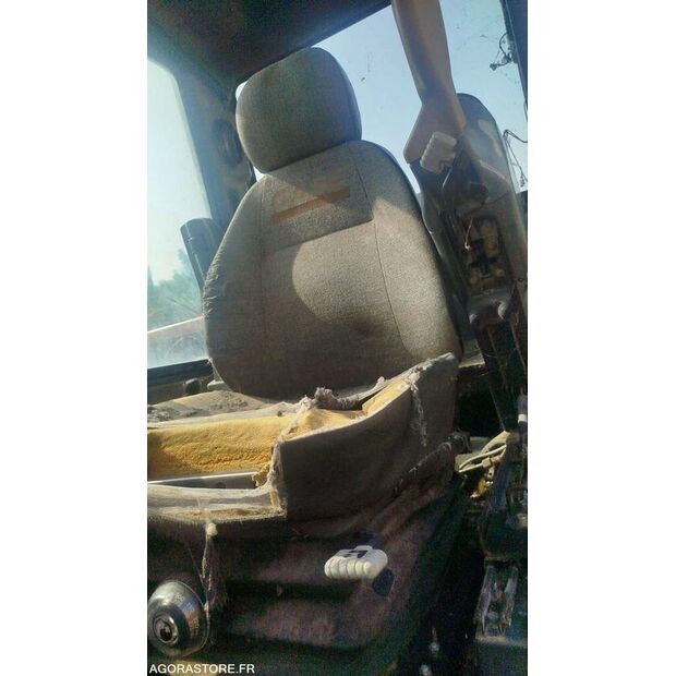 CASE 688-40611806