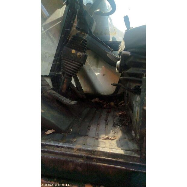 CASE 688-40611808