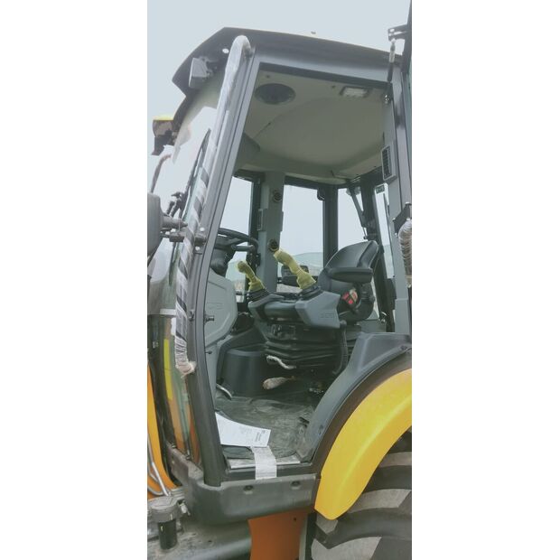 2025 جيه سي بي 3CX-40619387