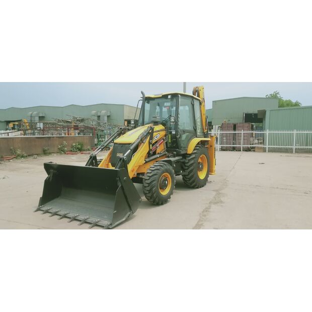 2025 جيه سي بي 3CX-40619390