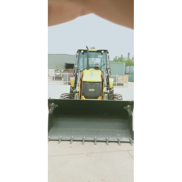 2025 جيه سي بي 3CX-40619391