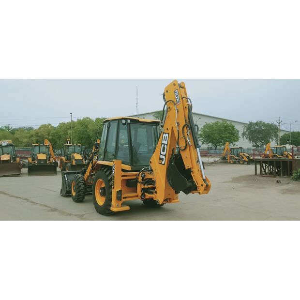 2025 جيه سي بي 3CX-40619394