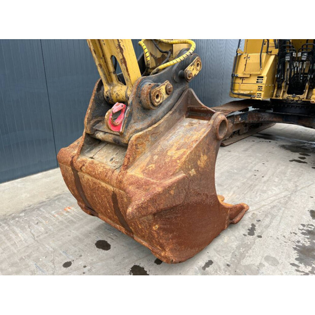 2018 Caterpillar 325FLCR-40624482