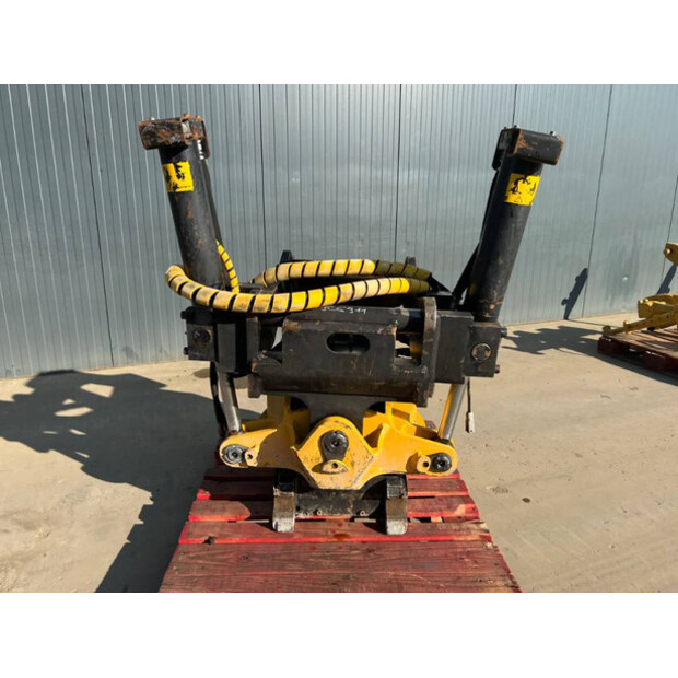 2016 Engcon S70-40627895
