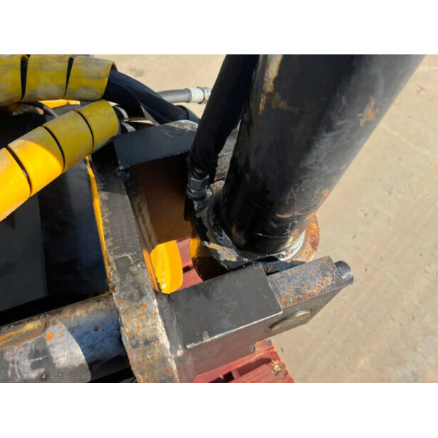2016 Engcon S70-40627908