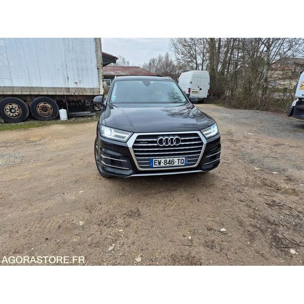 2018 Audi Q7-40658206