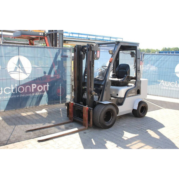 2005 نيسان FL01A15-40662909