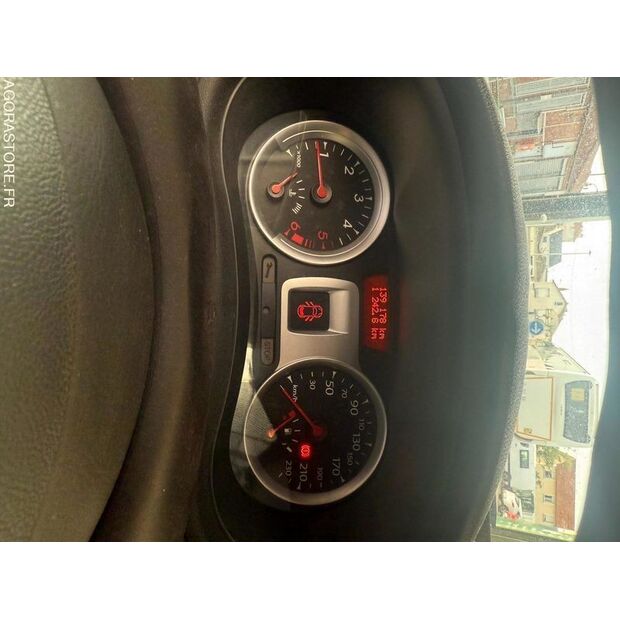 2012 Renault Clio-40673021