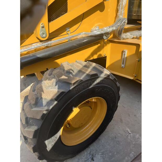2025 Caterpillar 420F-40675928
