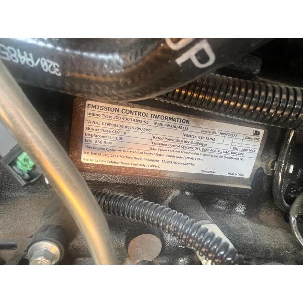 2024 جيه سي بي 3DX-40707684